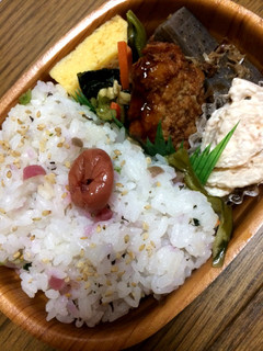 「ファミリーマート 梅野沢菜ごはんと鶏つくね弁当」のクチコミ画像 by ピンクねこさん