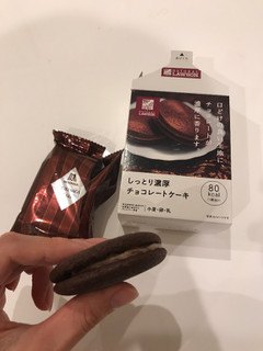 「ローソン しっとり濃厚チョコレートケーキ」のクチコミ画像 by mihamagiさん