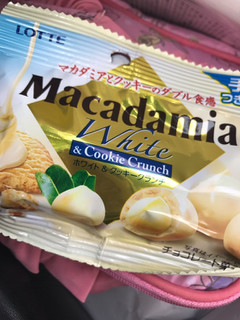 「ロッテ マカダミアチョコレート ポップジョイ ホワイト 袋29g」のクチコミ画像 by SweetSilさん