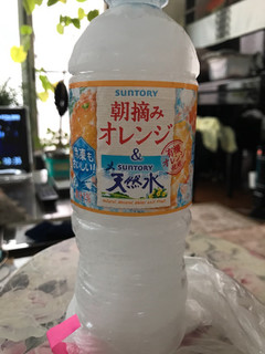 「サントリー 南アルプスの天然水＆朝摘みオレンジ ペット550ml」のクチコミ画像 by なみぴこさん