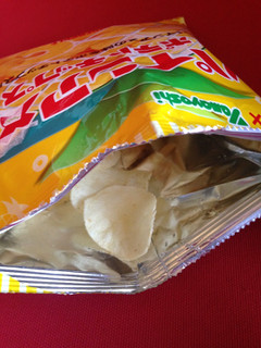「山芳 パインアメ味のポテトチップス 袋48g」のクチコミ画像 by ポロリさん