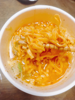 「日清食品 とんがらし麺 うま辛トマト＆チーズ カップ68g」のクチコミ画像 by ゆにょちゃぬさん