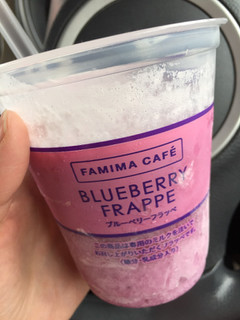 「ファミリーマート FAMIMA CAFE ブルーベリーフラッペ ヨーグルト風味」のクチコミ画像 by gggさん