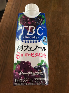 「森永 TBC ポリフェノール＋1日分のビタミンE グレープ＆カシス パック330ml」のクチコミ画像 by ろーずありすさん