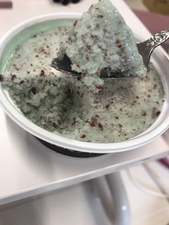 「セブンプレミアム チョコミント氷 カップ145ml」のクチコミ画像 by SweetSilさん