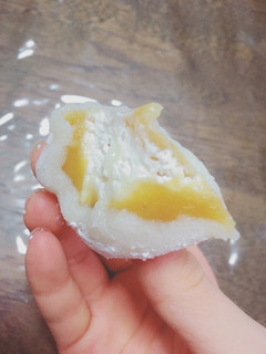 「ローソン 鹿児島県産安納芋の純生クリーム大福」のクチコミ画像 by ゆにょちゃぬさん