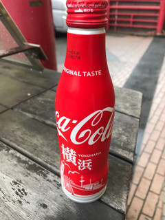 「コカ・コーラ コカ・コーラ スリムボトル ボトル250ml」のクチコミ画像 by レビュアーさん