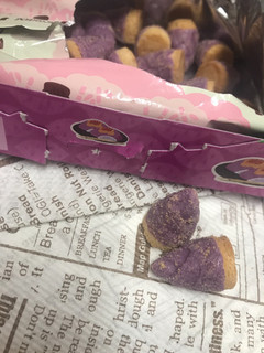 「明治 たけのこの里 紫芋のスイートポテト味 箱63g」のクチコミ画像 by SweetSilさん