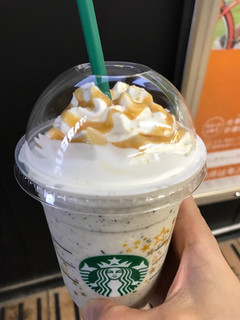 「スターバックス ほうじ茶 クリーム フラペチーノ with キャラメルソース」のクチコミ画像 by いあんさん