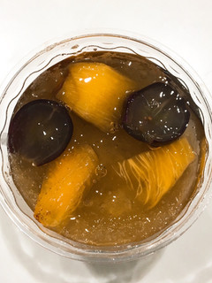 「ローソン Uchi Cafe’ SWEETS 柿とぶどうのほうじ茶ミルクプリン」のクチコミ画像 by こむねぇさん