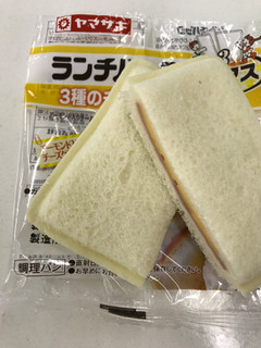 「ヤマザキ ランチパック 3種のチーズアソート 袋2個」のクチコミ画像 by にしちゃんさん