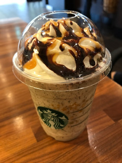 「スターバックス ほうじ茶 クリーム フラペチーノ with キャラメルソース」のクチコミ画像 by まななんさん