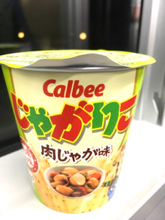 「カルビー じゃがりこ 肉じゃが味 カップ52g」のクチコミ画像 by レビュアーさん