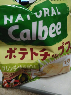 「カルビー Natural Calbee ポテトチップス フレンチサラダ味 袋40g」のクチコミ画像 by リボンぼんさん