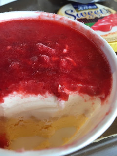 「明治 エッセルスーパーカップ Sweet’s 苺ショートケーキ カップ172ml」のクチコミ画像 by リンリンリンゴさん