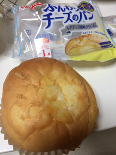 「ヤマザキ ふんわりチーズのパン レアチーズ風味クリーム 袋1個」のクチコミ画像 by m a iさん