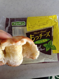 「フジパン もっチーズ バジル風味 袋1個」のクチコミ画像 by ナツメグシナモンさん