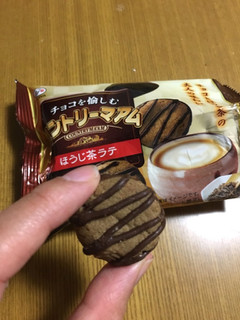 「不二家 チョコを愉しむカントリーマアム ほうじ茶ラテ 袋45g」のクチコミ画像 by あぴこさん