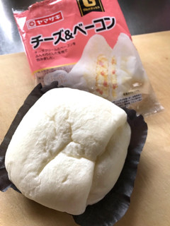 「ヤマザキ グルメボックス チーズ＆ベーコン 袋1個」のクチコミ画像 by ポロリさん