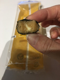 「セブン-イレブン チーズいそべ餅 有明海産海苔使用」のクチコミ画像 by まるちゃーんさん