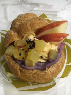 「ローソン Uchi Cafe’ SWEETS プレミアムシュークリーム さつまいも＆りんご」のクチコミ画像 by はなまるこさん