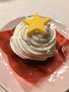 「ローソン Uchi Cafe’ SWEETS 白いクリスマスツリーのケーキ」のクチコミ画像 by なしこさん