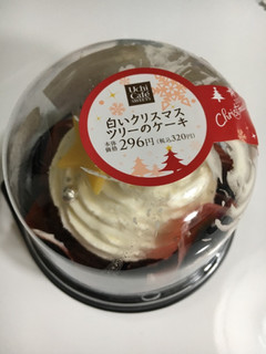 「ローソン Uchi Cafe’ SWEETS 白いクリスマスツリーのケーキ」のクチコミ画像 by はなまるこさん