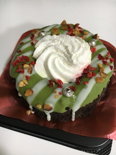 「ローソン Uchi Cafe’ SWEETS 緑のクリスマスリースのケーキ」のクチコミ画像 by はなまるこさん