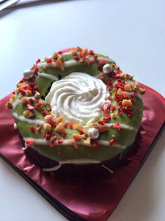 「ローソン Uchi Cafe’ SWEETS 緑のクリスマスリースのケーキ」のクチコミ画像 by コブデさん