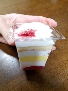 「ロピア 多層仕立ての苺ショートケーキ カップ1個」のクチコミ画像 by みゅー14さん