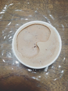 「ハーゲンダッツ ミニカップ クリスプチップチョコレート カップ110ml」のクチコミ画像 by ゆにょちゃぬさん