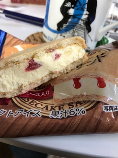 「森永 チーズケーキサンド 袋75ml」のクチコミ画像 by ミントアイスさん