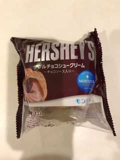 「モンテール 小さな洋菓子店 HERSHEY’S ダブルチョコシュークリーム 袋1個」のクチコミ画像 by mihamagiさん