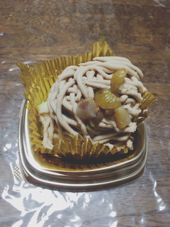 「ファミリーマート 栗を味わうモンブラン」のクチコミ画像 by ゆにょちゃぬさん