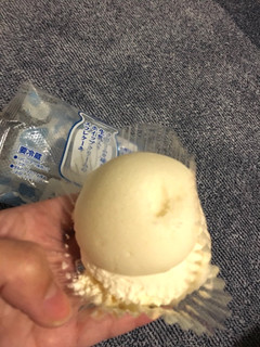 「ヤマザキ クリームを味わう生乳入りホイップクリームのスフレケーキ 袋1個」のクチコミ画像 by あぴこさん