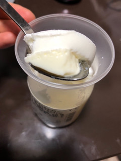 「セブン-イレブン 北海道産牛乳のとろけるミルクプリン」のクチコミ画像 by okkaneeさん