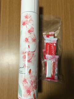 「ネスレ キットカット ショコラトリースペシャル サクラ苺 箱5枚」のクチコミ画像 by おばつさん