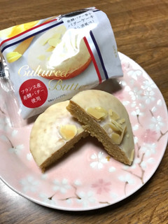 「ファミリーマート 発酵バター香るバターケーキラム酒風味」のクチコミ画像 by ポロリさん