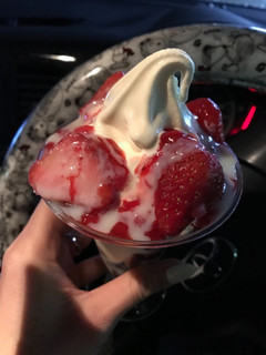 「ミニストップ 練乳いちごパフェ」のクチコミ画像 by あっちゅんちゃんさん