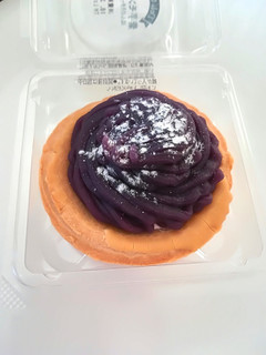 「モンテール 小さな洋菓子店 Deli tart 紫芋モンブラン ほんのりチーズクリーム 袋1個」のクチコミ画像 by とうふむしさん