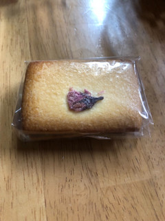 「無印良品 桜のクリームサンドクッキー 袋1個」のクチコミ画像 by suzushoさん