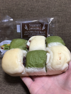 「ファミリーマート ファミマ・ベーカリー よもぎ求肥と小豆を包んだよもぎと小豆のちぎれるぱん」のクチコミ画像 by レビュアーさん