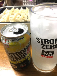 「サントリー ‐196℃ ストロングゼロ ダブルレモン セブンイレブン2万店達成記念缶 缶350ml」のクチコミ画像 by レビュアーさん