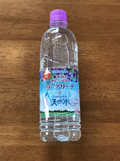 「サントリー 奥大山のブルーベリーヨーグリーナ＆サントリー天然水 ペット550ml」のクチコミ画像 by ろーずありすさん