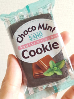 「カルディ オリジナル チョコミントサンドクッキー 袋1個」のクチコミ画像 by きなことおもちさん