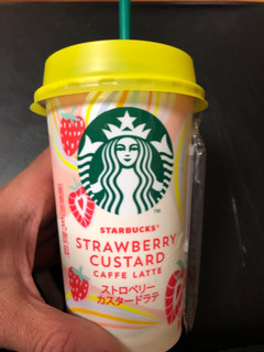 「スターバックス ストロベリーカスタードラテ カップ180ml」のクチコミ画像 by ジィロンさん