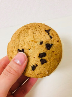 「森永製菓 ステラおばさんのクッキーサンドアイス チョコチップクッキー 箱1個」のクチコミ画像 by LAYLAさん