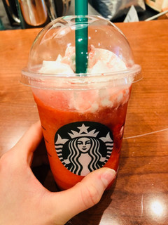 「スターバックス ＃STRAWBERRYVERYMUCHFRAPPUCCINO」のクチコミ画像 by LAYLAさん