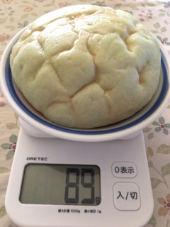 「ヤマザキ 富良野産メロンのホイップ入りメロンパン」のクチコミ画像 by もんもんもんさん