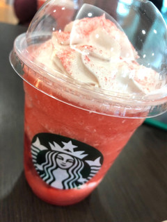 「スターバックス ＃STRAWBERRYVERYMUCHFRAPPUCCINO」のクチコミ画像 by moguchanさん